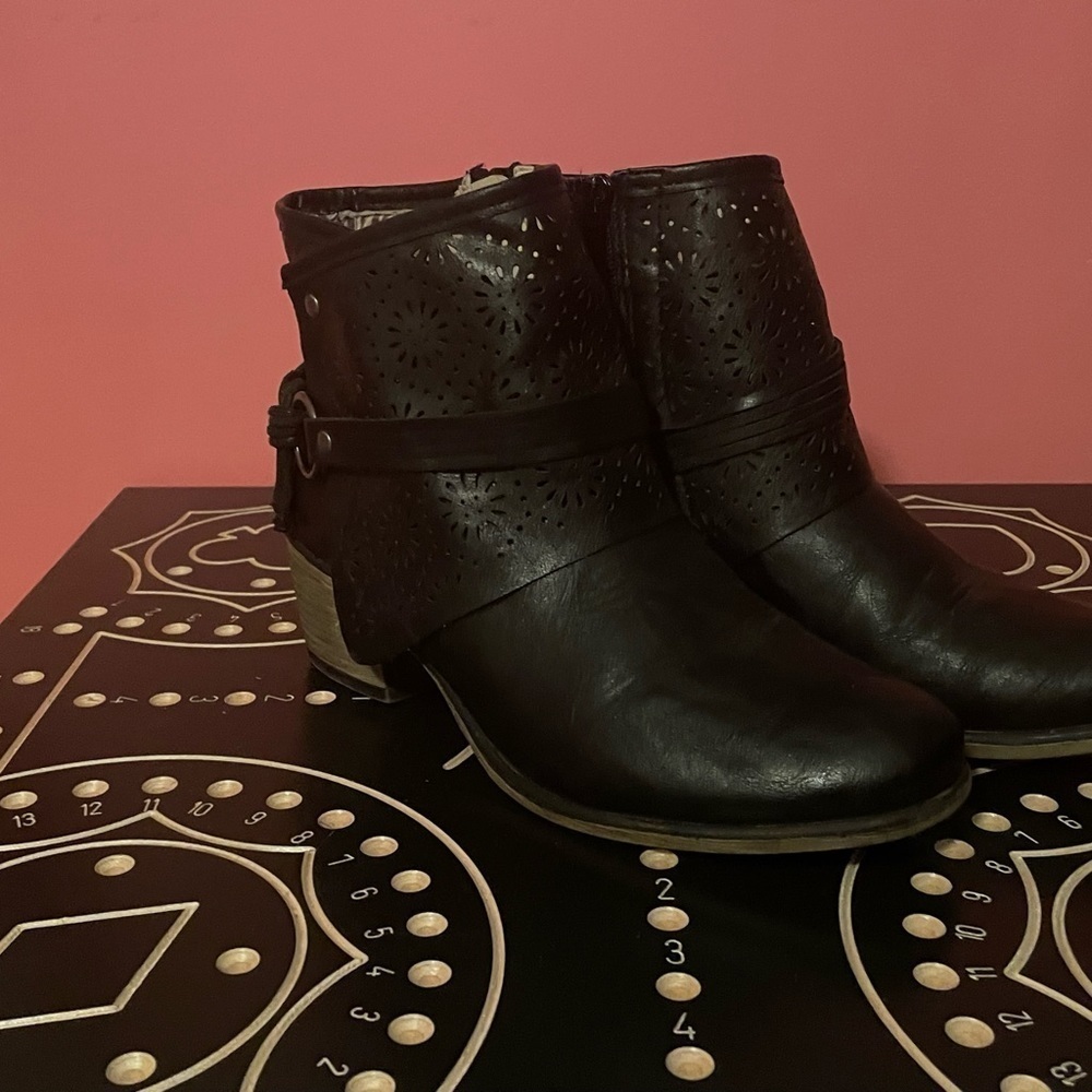 Taxi Black Bootie size 8.5, ankle boots​​​​​